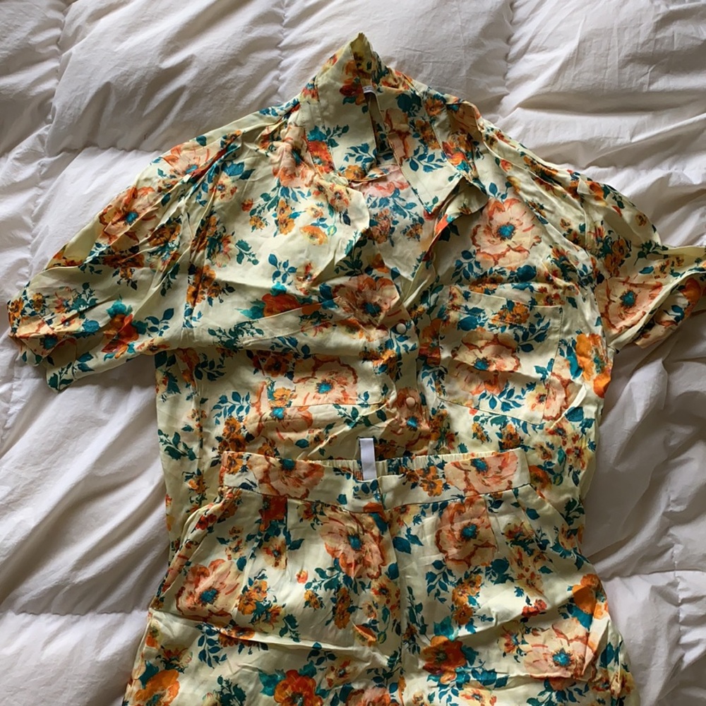 Two piece set - top and short floral - great for vacation